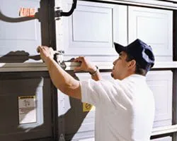 Garage Door Solution Service San Diego, CA 858-366-4510 - rep-gdr-16m